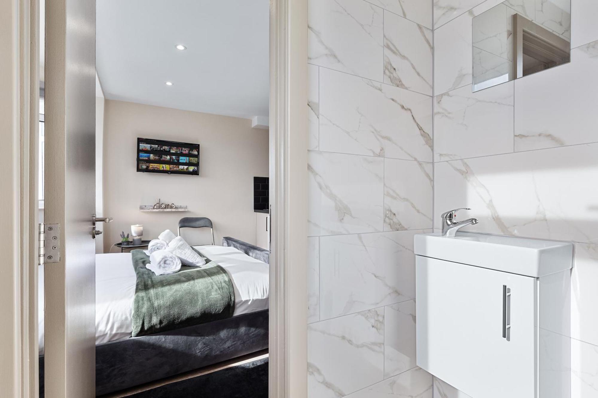 Serviced Ensuite Modern Studio - Sleeps 2 - Near Wembley Stadium - Good Transport Link To Central London - Harrow Ha3 Hatch End Exterior foto